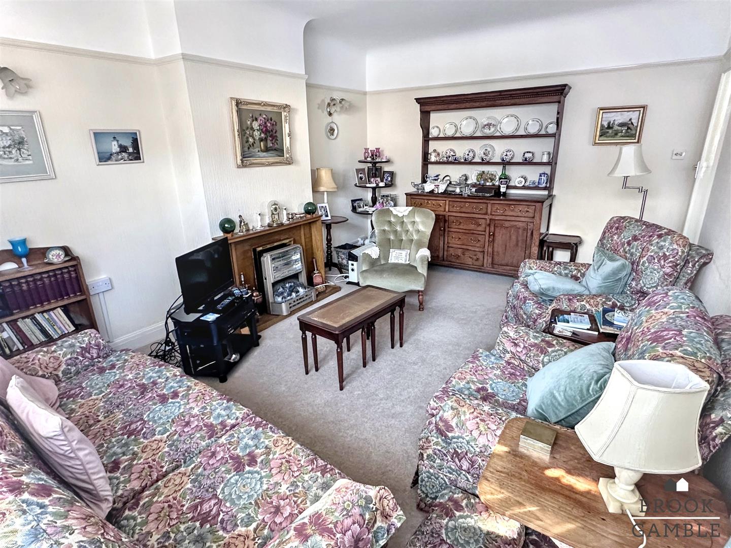 3 Bedroom House - Semi-Detached. Ocklynge Road in Eastbourne,  4